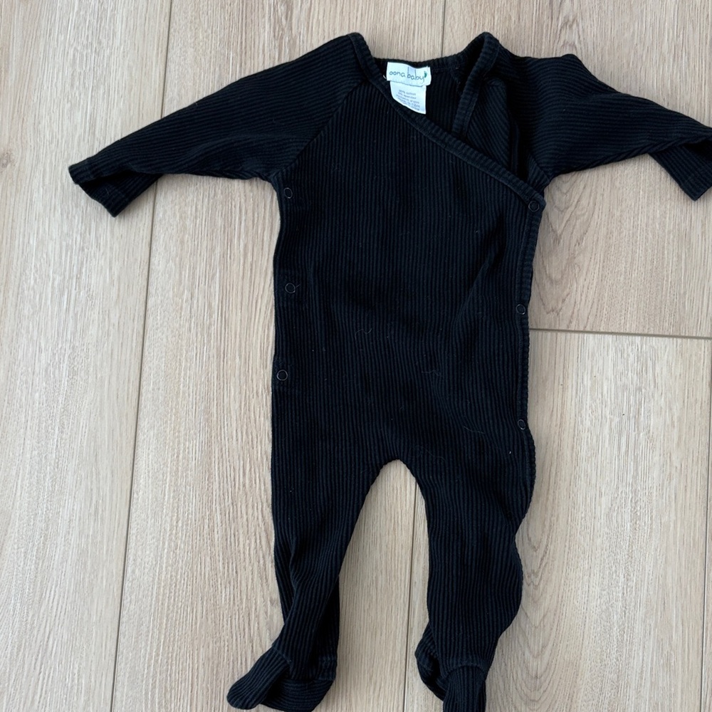 Oona Baby Ribbed Footed One Piece‎ 9-12M Black Wrap Snap Pajamas
